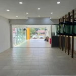 Mobile Windscreen Jalan Bakri, Muar: interior view towards the street